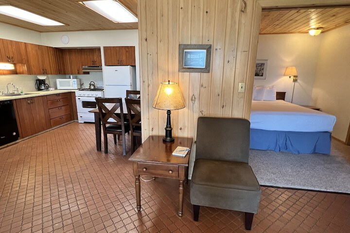 Room 43 of 84