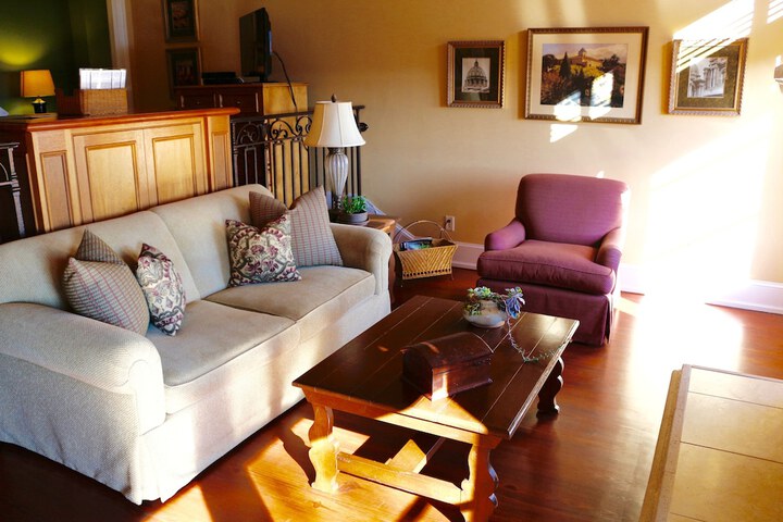 Room 35 of 77