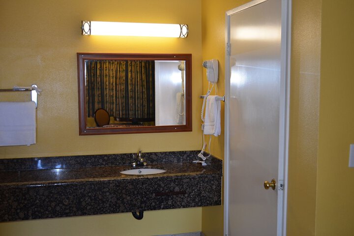 Room 32 of 33