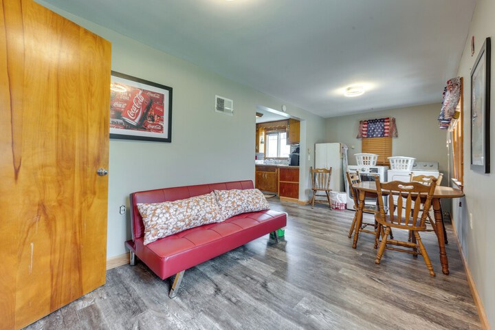Cozy Iowa Getaway w / Patio & Fenced-in Yard!