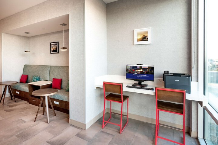 Business Center 27 of 27