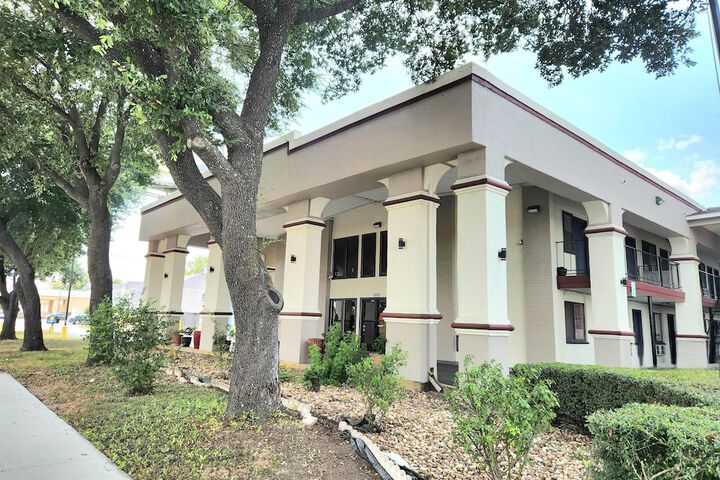 Days Inn by Wyndham San Marcos