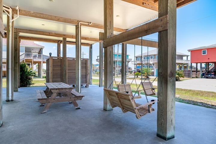 Sunrise Paradise 3 Bedroom Home by RedAwning