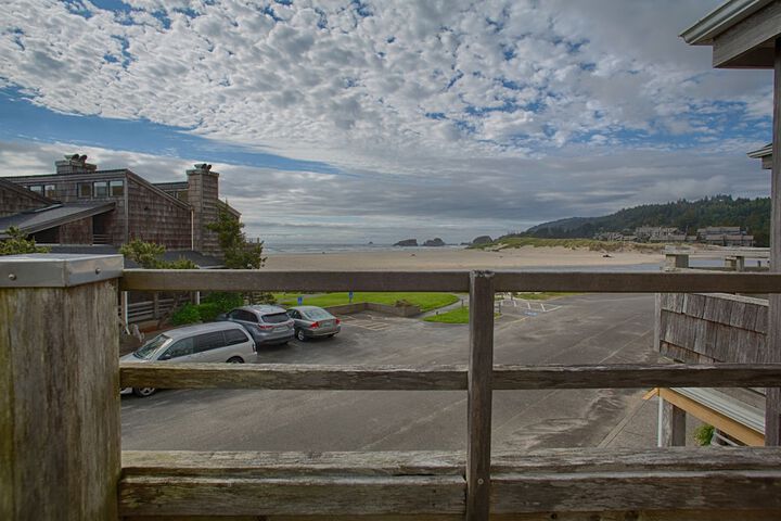 The Waves / The Argonauta Inn/The White Heron Lodge