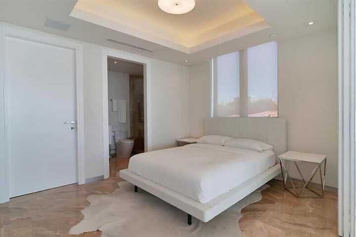 Room 14 of 24