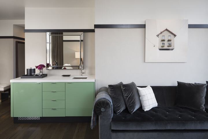 Kimpton Journeyman Hotel by IHG