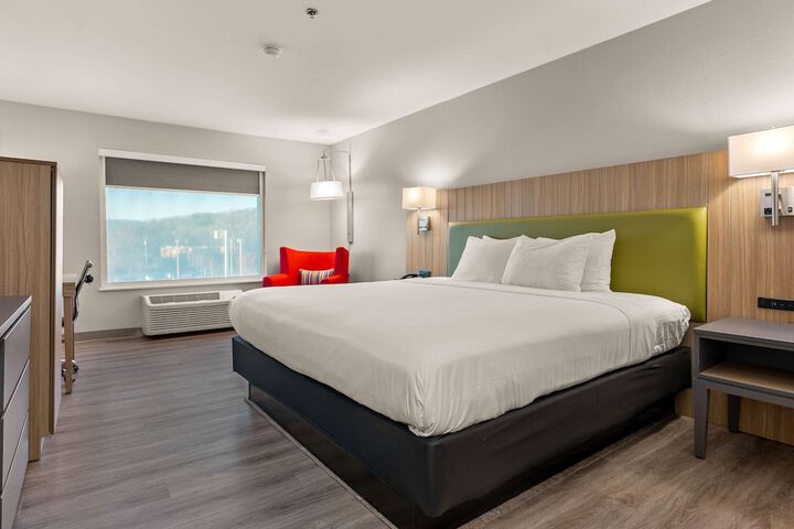 Room 4 of 11