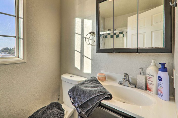 Castro Valley Home w / Bay Area Views!