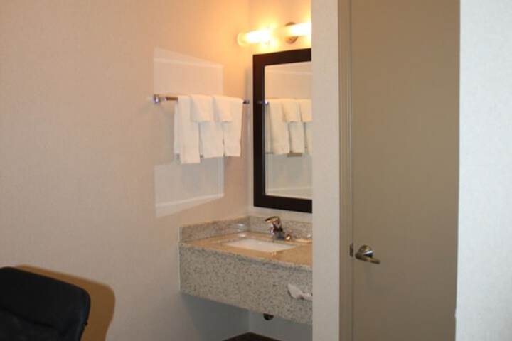 Room 33 of 61