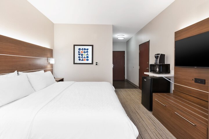 Room 14 of 39