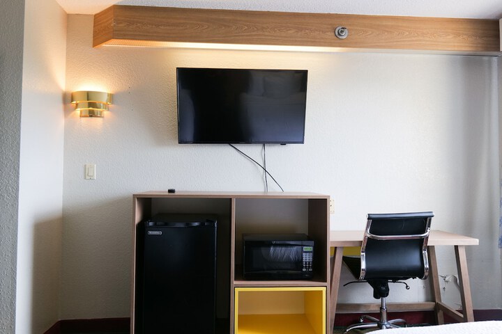 Room 14 of 38