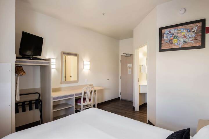 Room 19 of 38