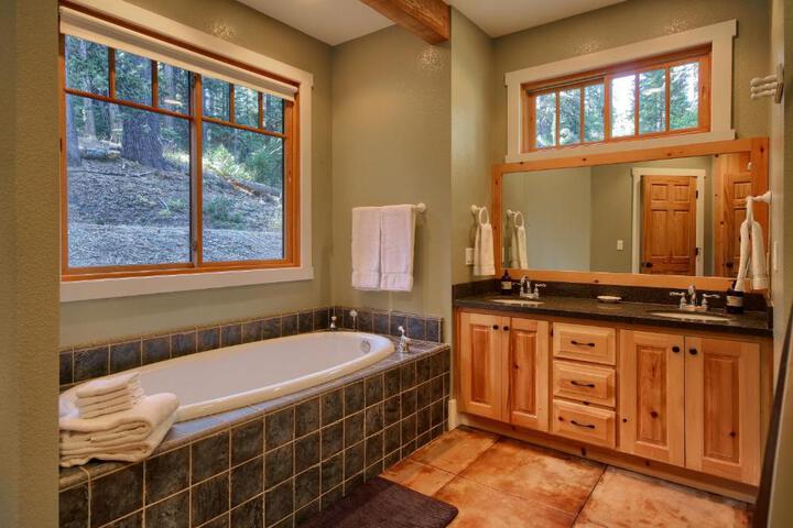 Aspen House in Fish Camp- 2 Miles from Yosemites South Entrance