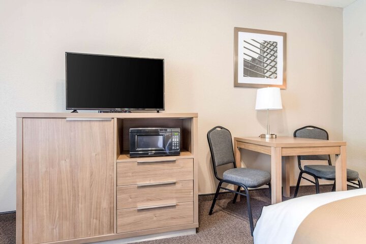 Room 32 of 72