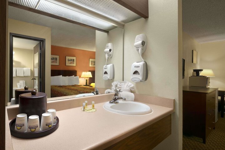 Room 28 of 39