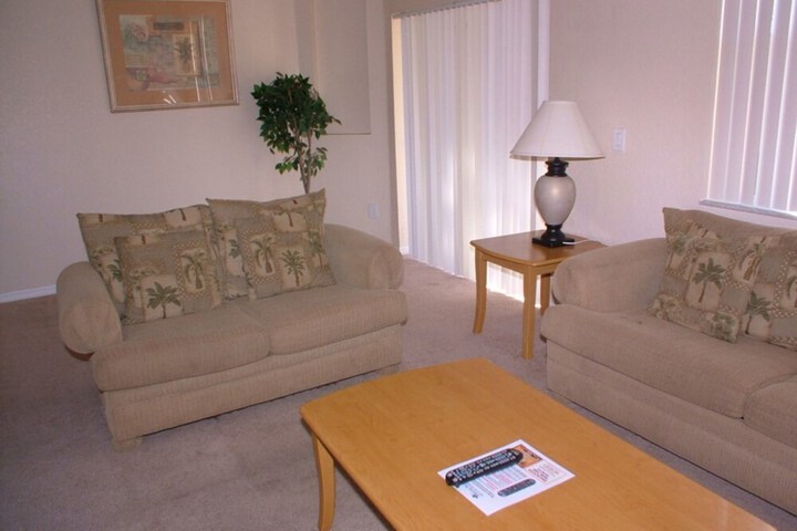Room 11 of 18