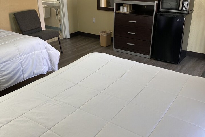 Room 10 of 28
