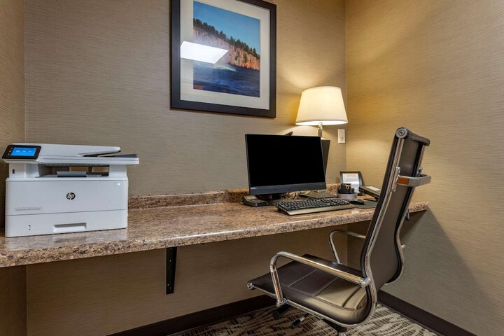 Business Center 134 of 138