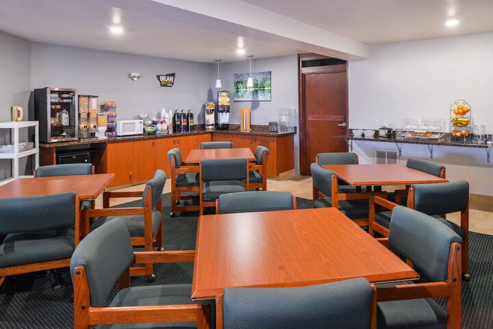 Travelodge Suites by Wyndham Newberg