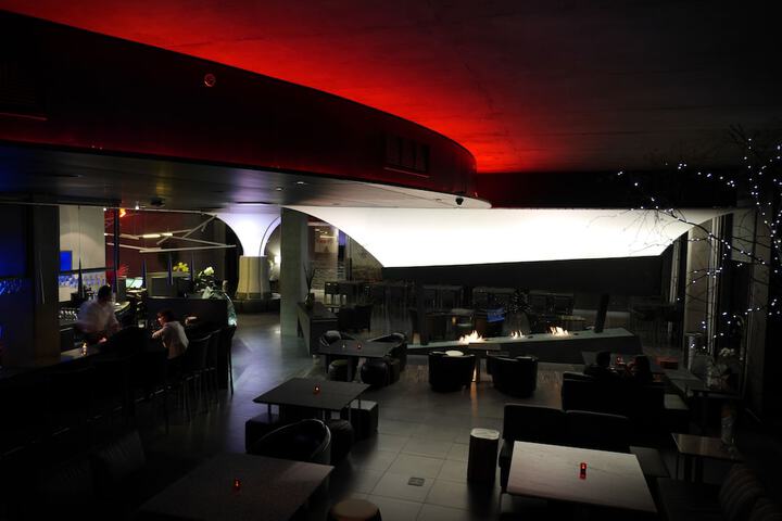 Lounge 44 of 69
