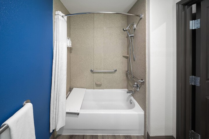 La Quinta Inn & Suites by Wyndham Kyle - Austin South
