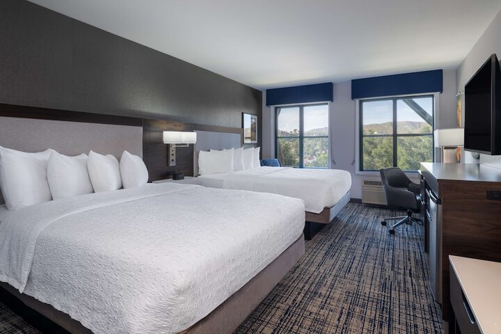 Room 32 of 41