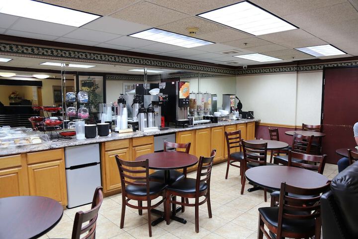Breakfast/Coffee Service 60 of 69