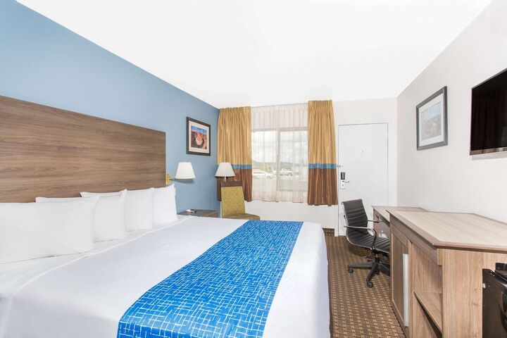 Room 10 of 23