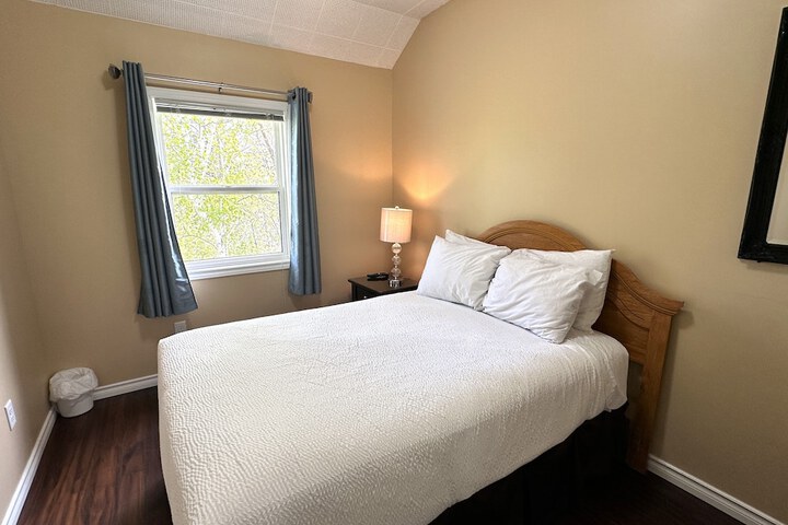 Room 26 of 122