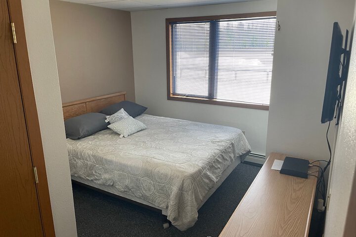 Room 6 of 8