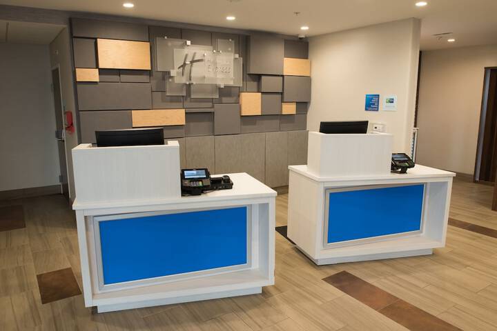 Holiday Inn Express & Suites Warsaw - E Center by IHG