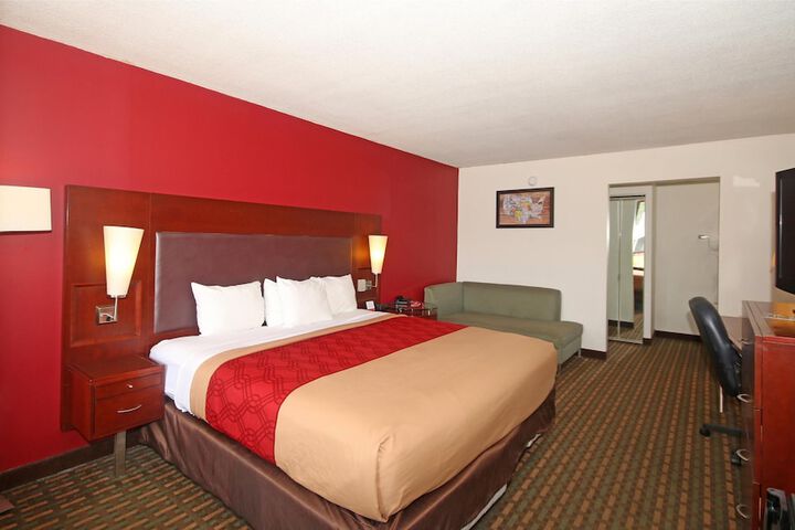Knights Inn Pilot Mountain