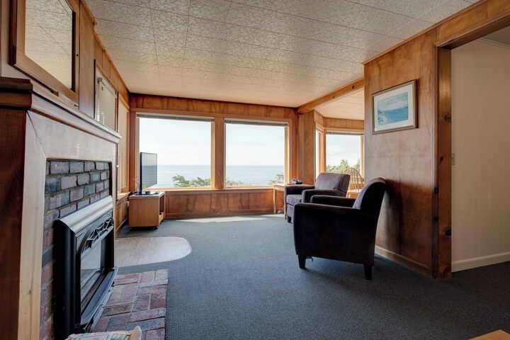 Ester Lee Oceanview Inn