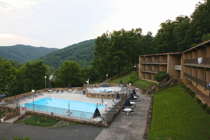 Pool 5 of 42