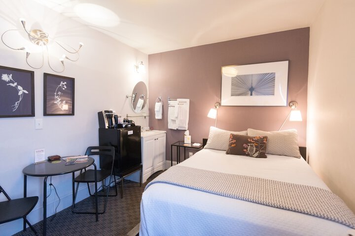 Room 21 of 115