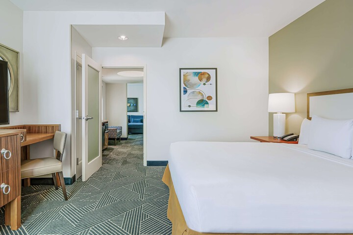 Room 26 of 73