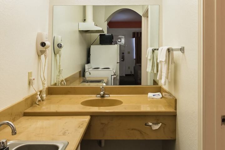 Motel 6 Alvarado TX
