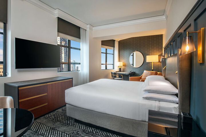 Room 33 of 61