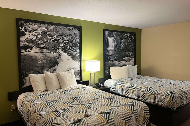 Room 12 of 33
