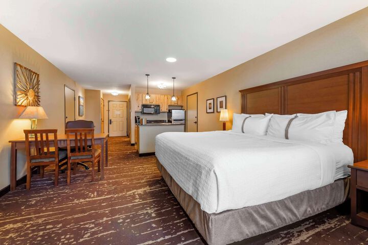 Best Western Premier The Lodge on Lake Detroit