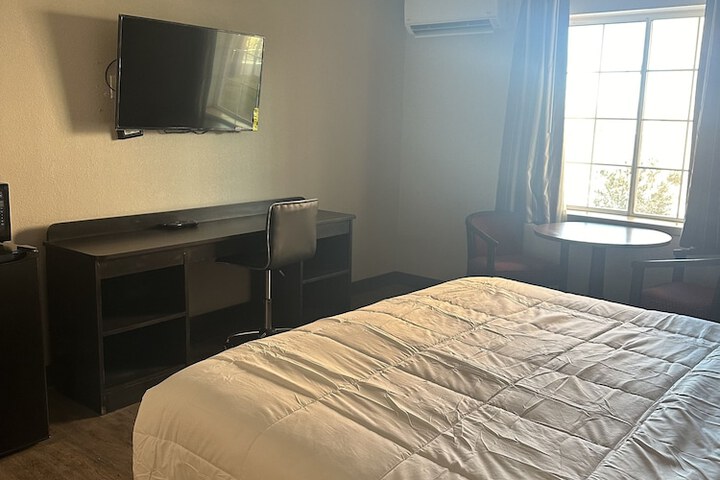 Room 17 of 38