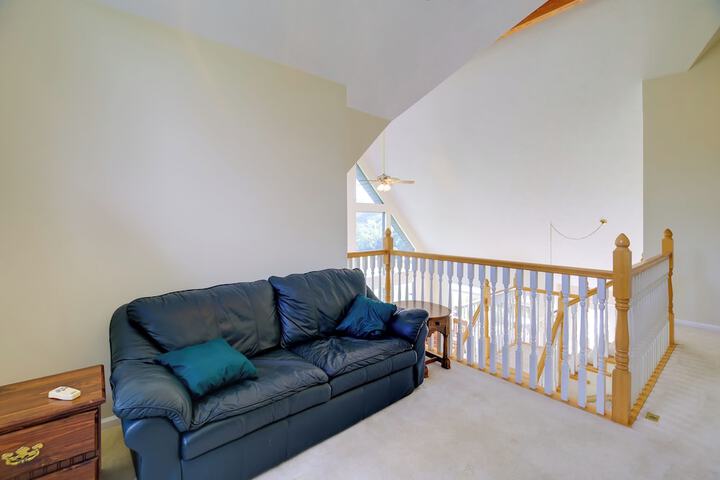 Secluded Mountain City Home w / Deck & Views!
