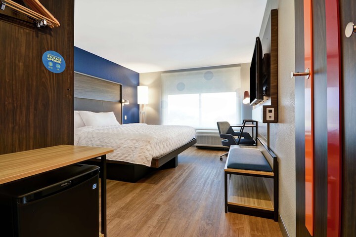 Room 17 of 35
