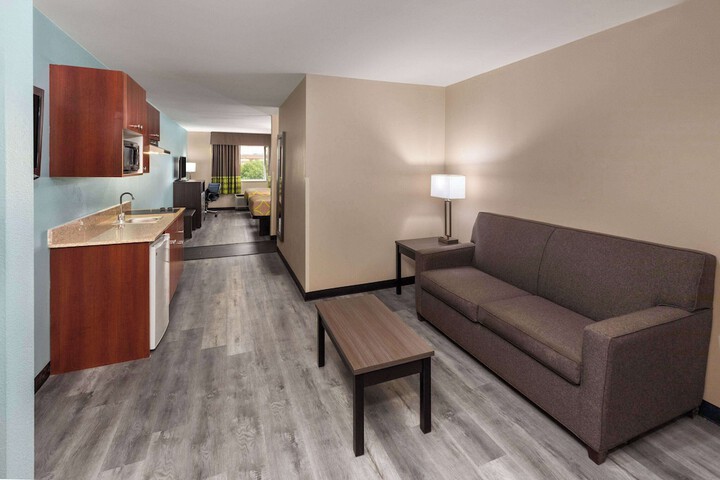 Super 8 by Wyndham Lubbock West