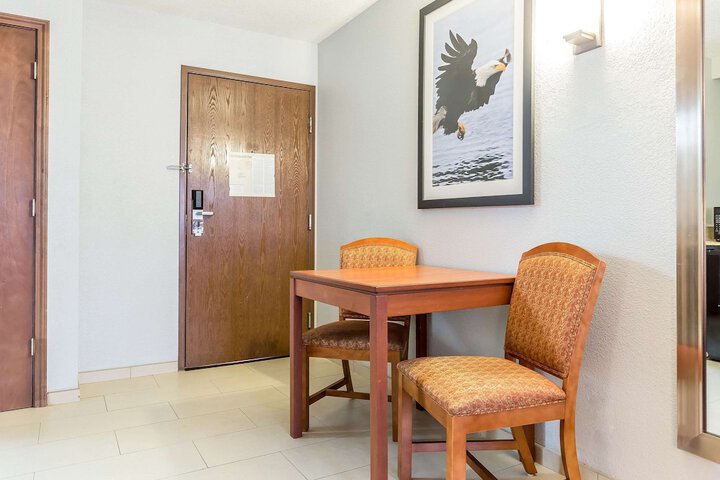 Room 33 of 41