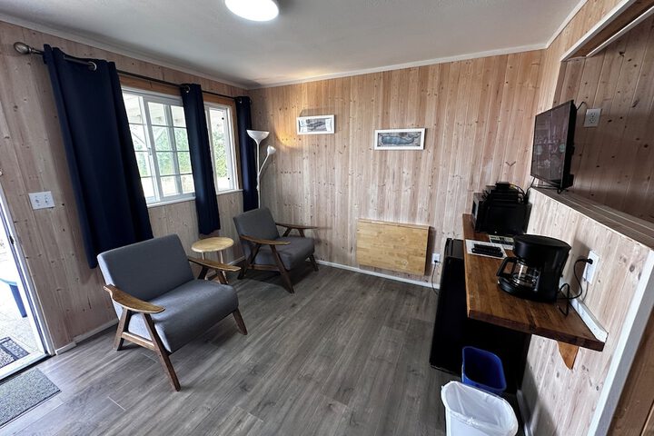 Tillicum Beach Motel (Deanes Oceanfront Lodge)