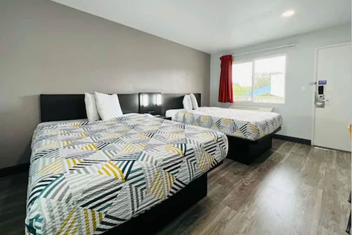 Room 25 of 29