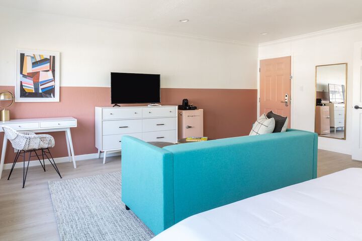 Room 28 of 68