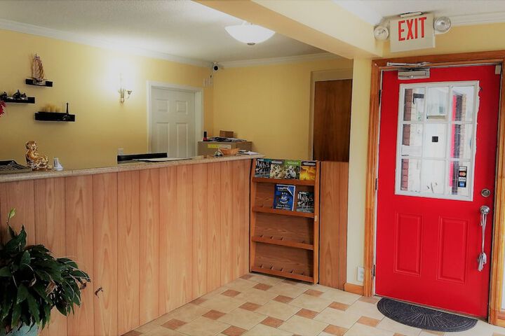 Roadway Inn