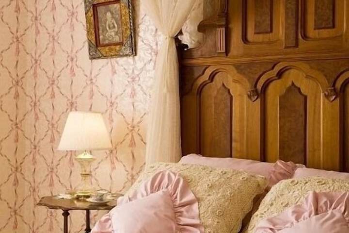Garth Woodside Mansion B & B